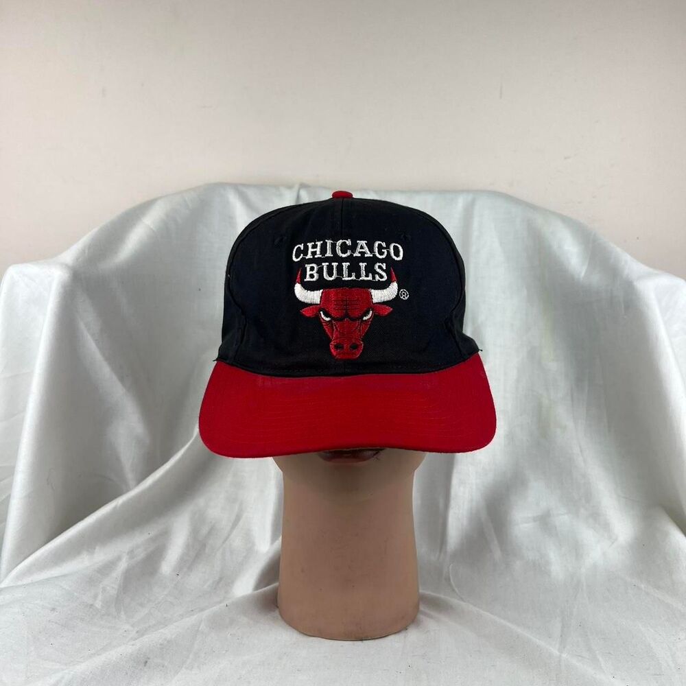 Vintage 90s Chicago Bulls NBA Embroidered Snapback Cap